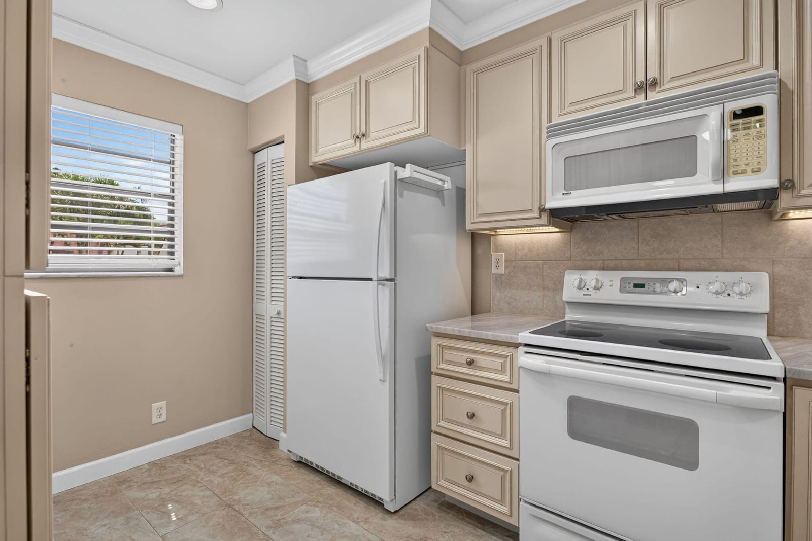 353 NW 36th Avenue, Deerfield Beach, FL 33442 photo 5