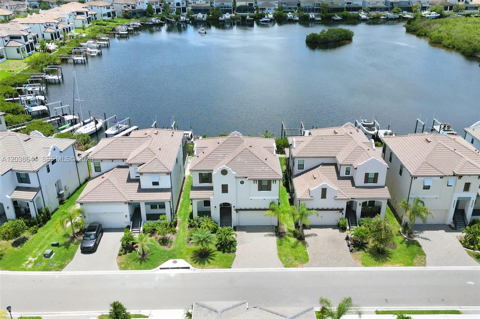 1112 Seagrape Drive, FL 33570 photo 23