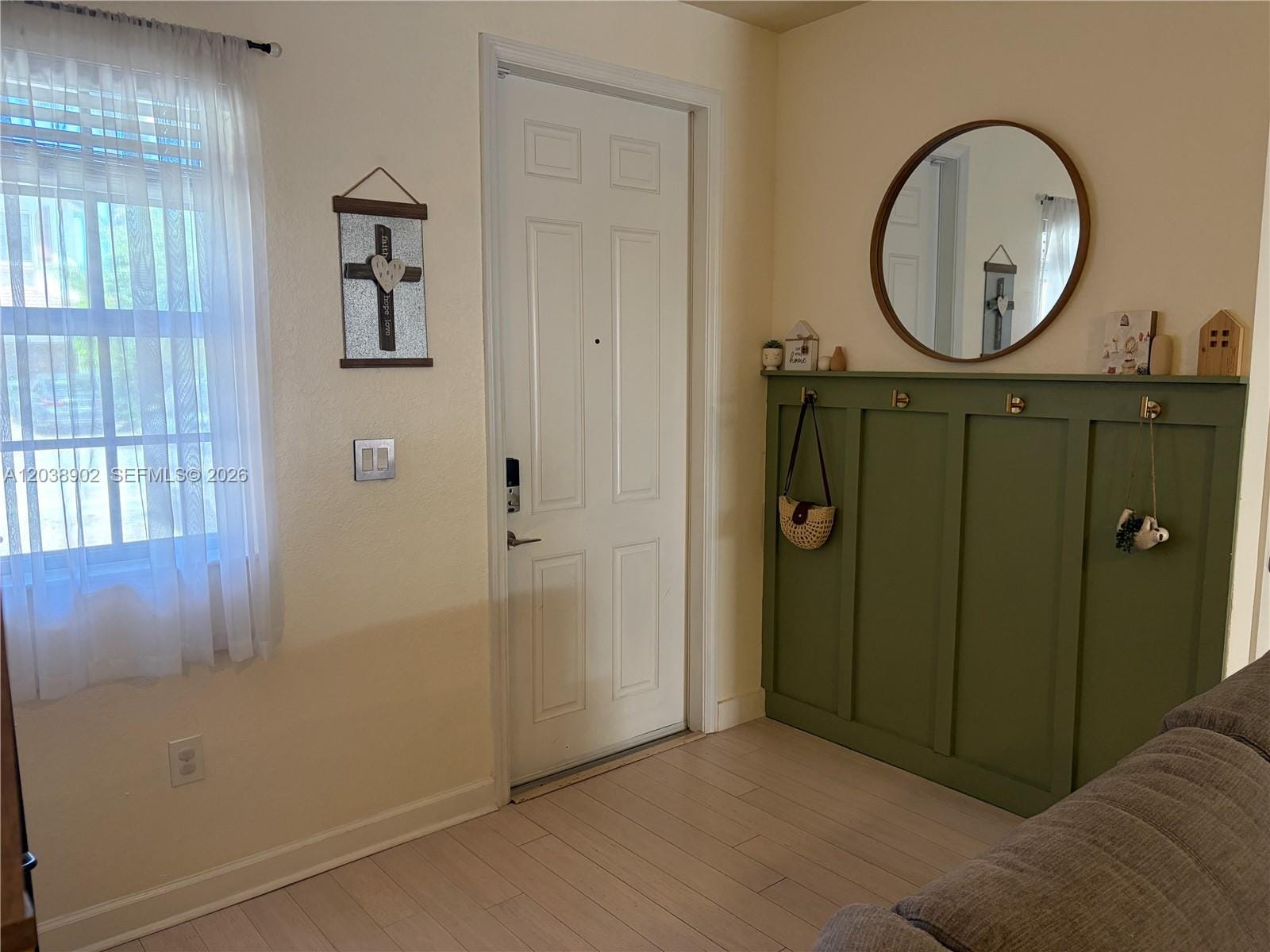 370 NE 37th Place — photo 3