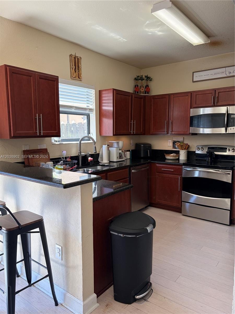 370 NE 37th Place — photo 8