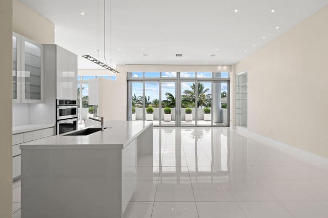 2 Water Club Way 301, North Palm Beach, FL 33408
