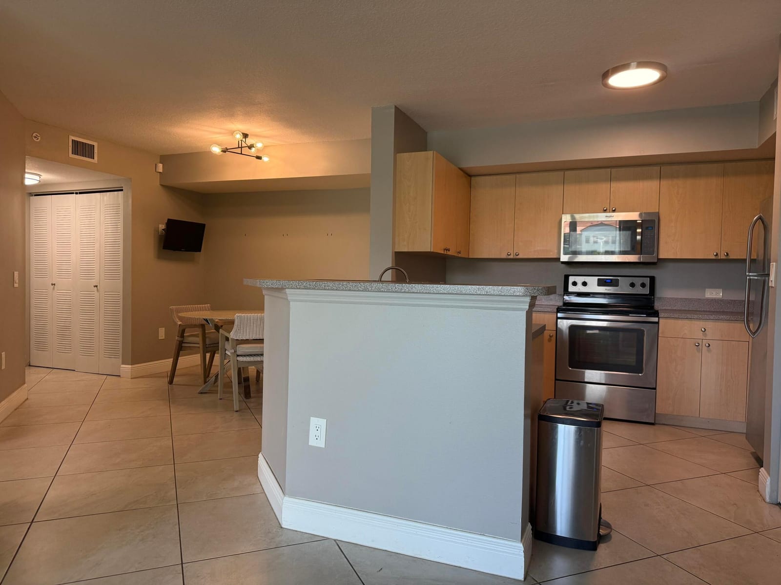 902 Villa Circle — photo 7