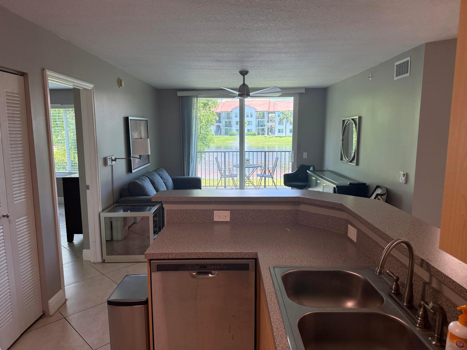 902 Villa Circle — photo 9