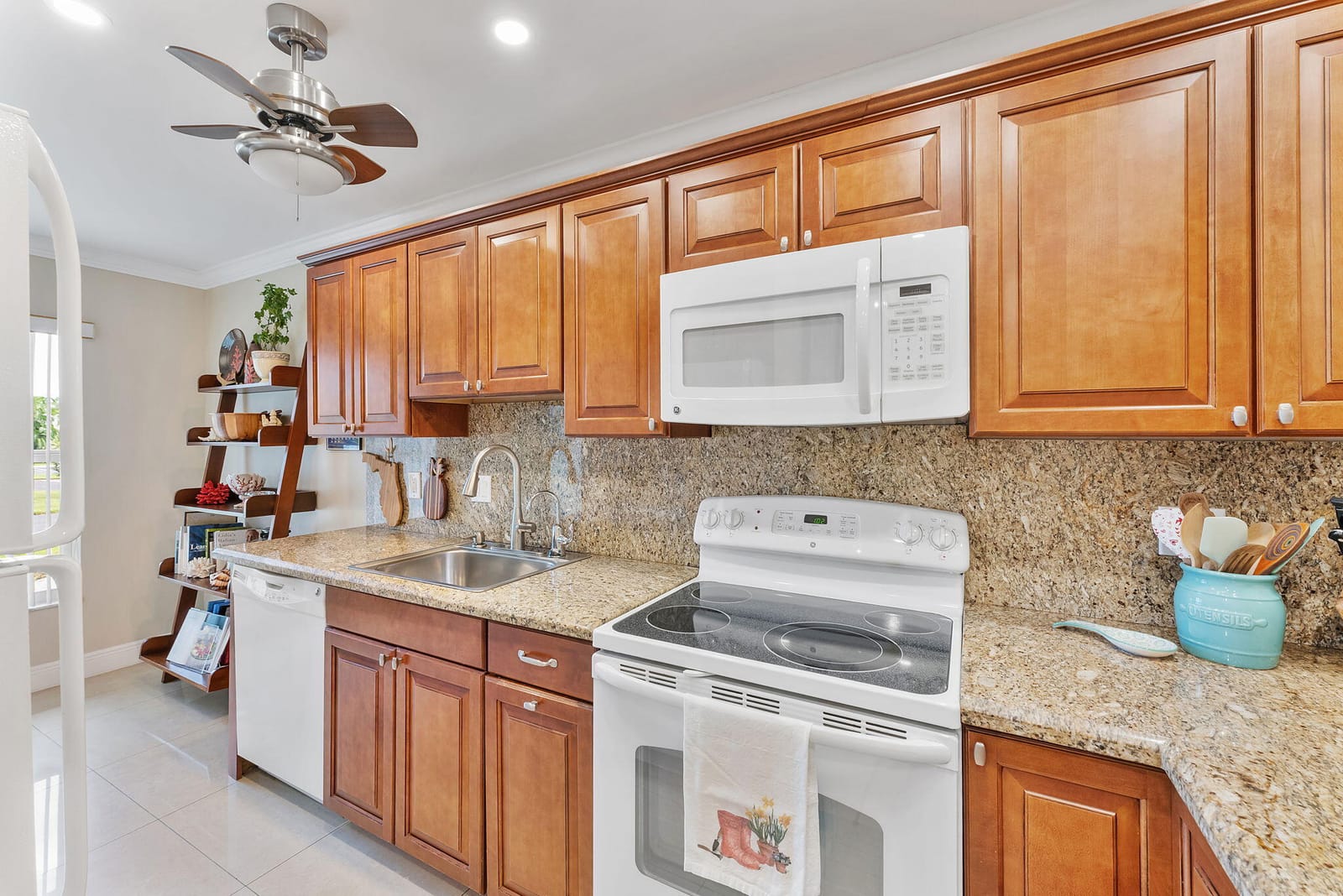 1041 Orange Terrace 104, Delray Beach, FL 33445 photo 5