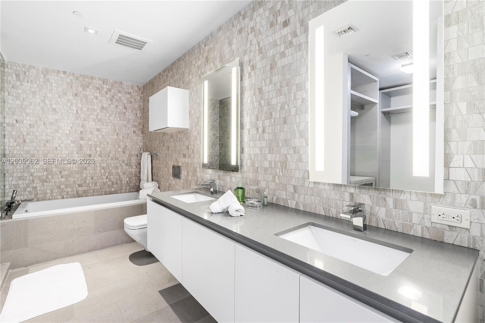 88 SW 7th Street 1006, Miami, FL 33130 photo 18