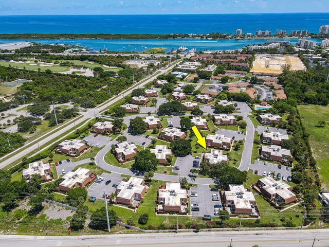 3900 SE County Line Road 22a, Jupiter, FL 33469