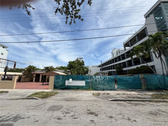 2524 SW 6th Street, Miami, FL 33135