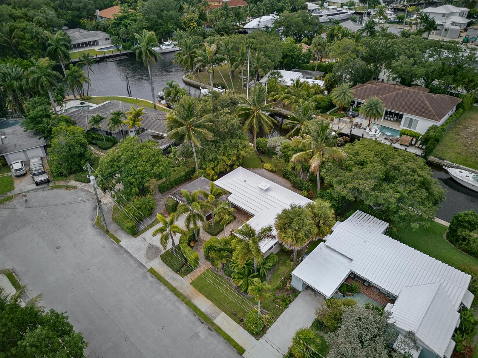 1325 Guava Isle — photo 2