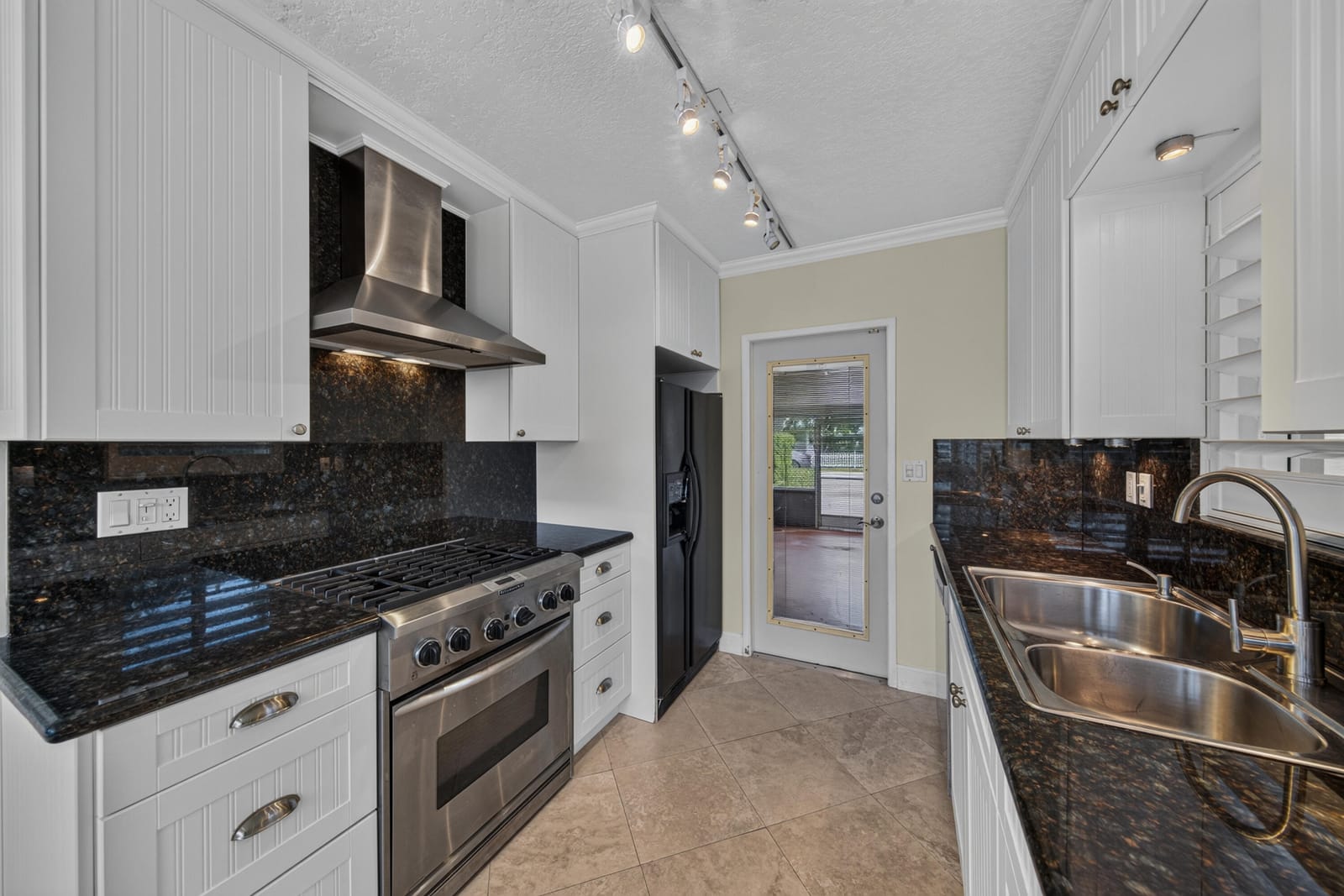 1325 Guava Isle — photo 12