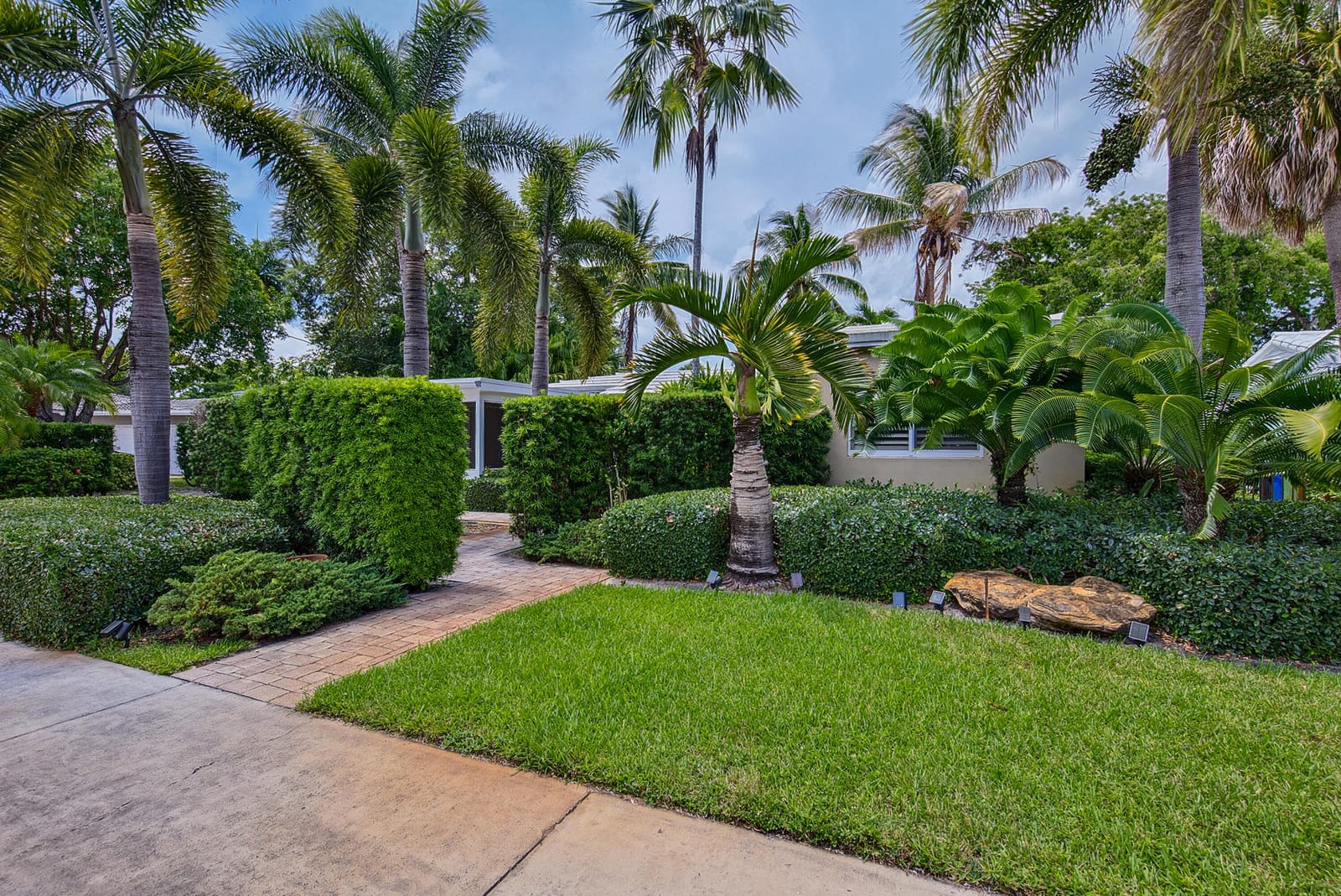 1325 Guava Isle — photo 3