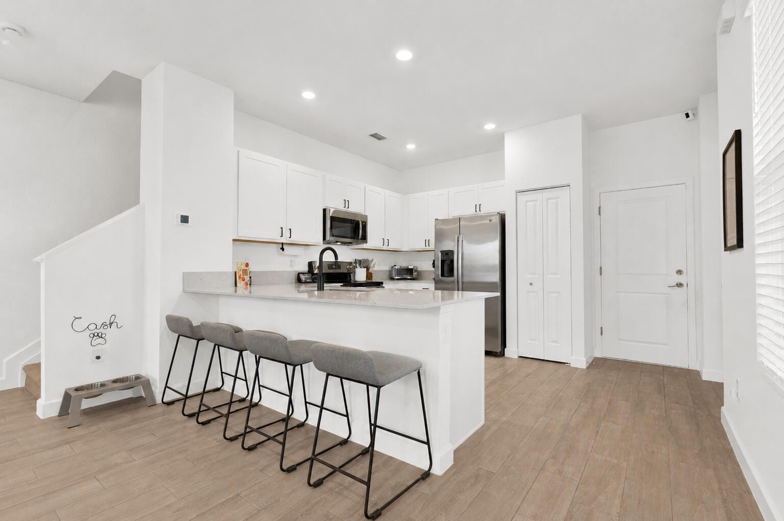 4246 Lagoon Shore Drive — photo 3