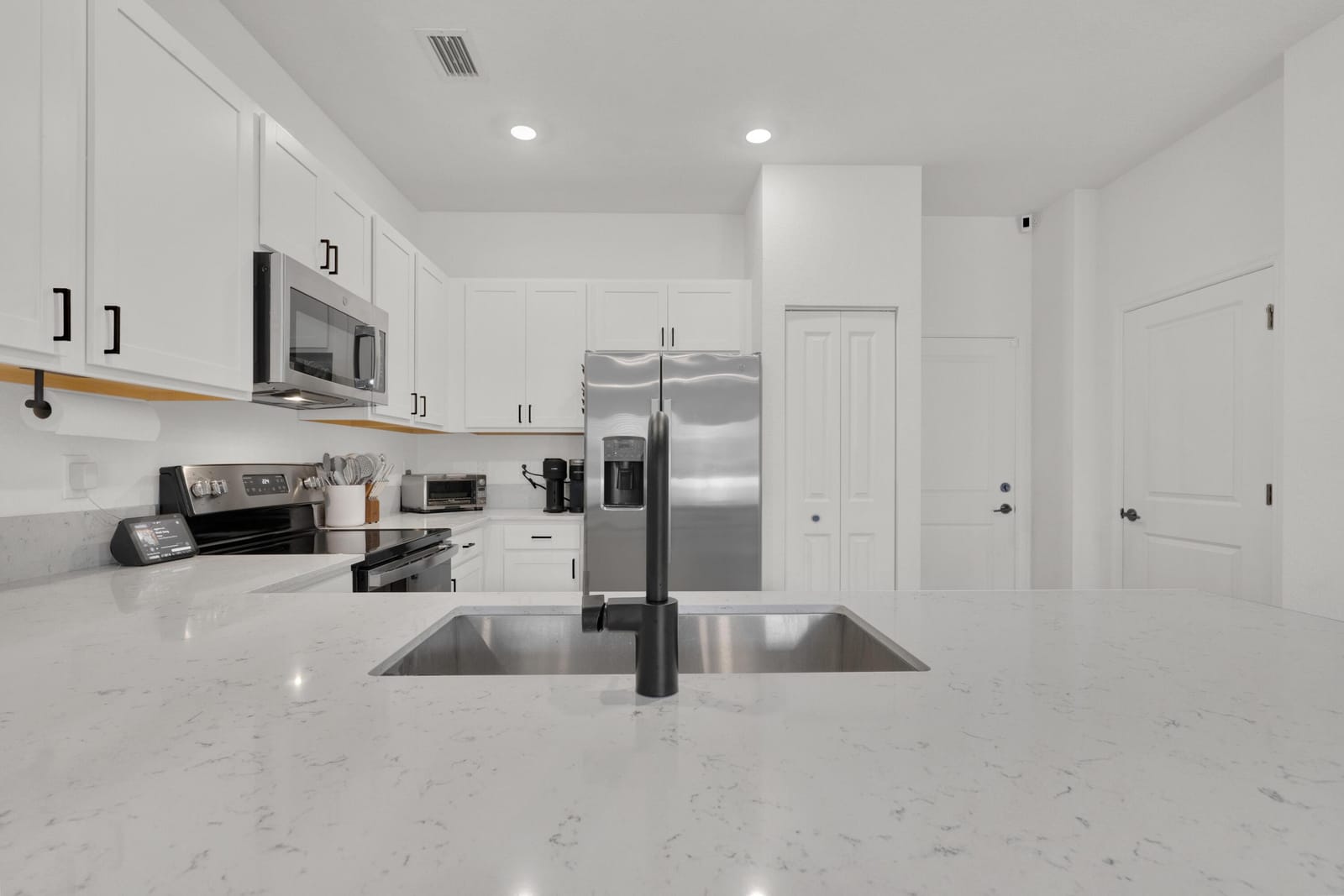 4246 Lagoon Shore Drive — photo 4