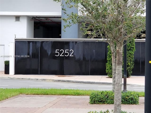 5252 NW 85th Avenue 1504, Doral, FL 33166
