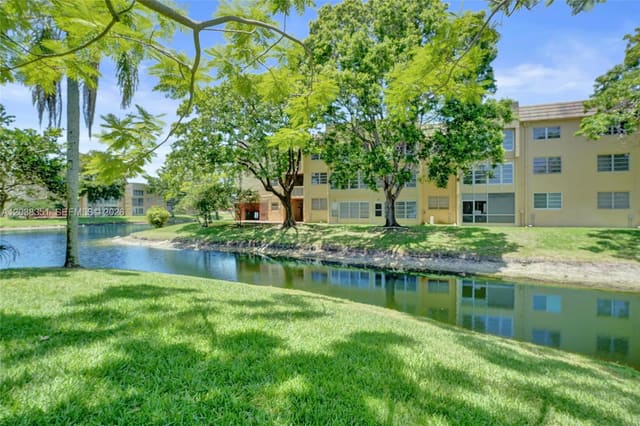 5961 NW 61st Avenue 310, Bermuda Club Six, Tamarac, FL
