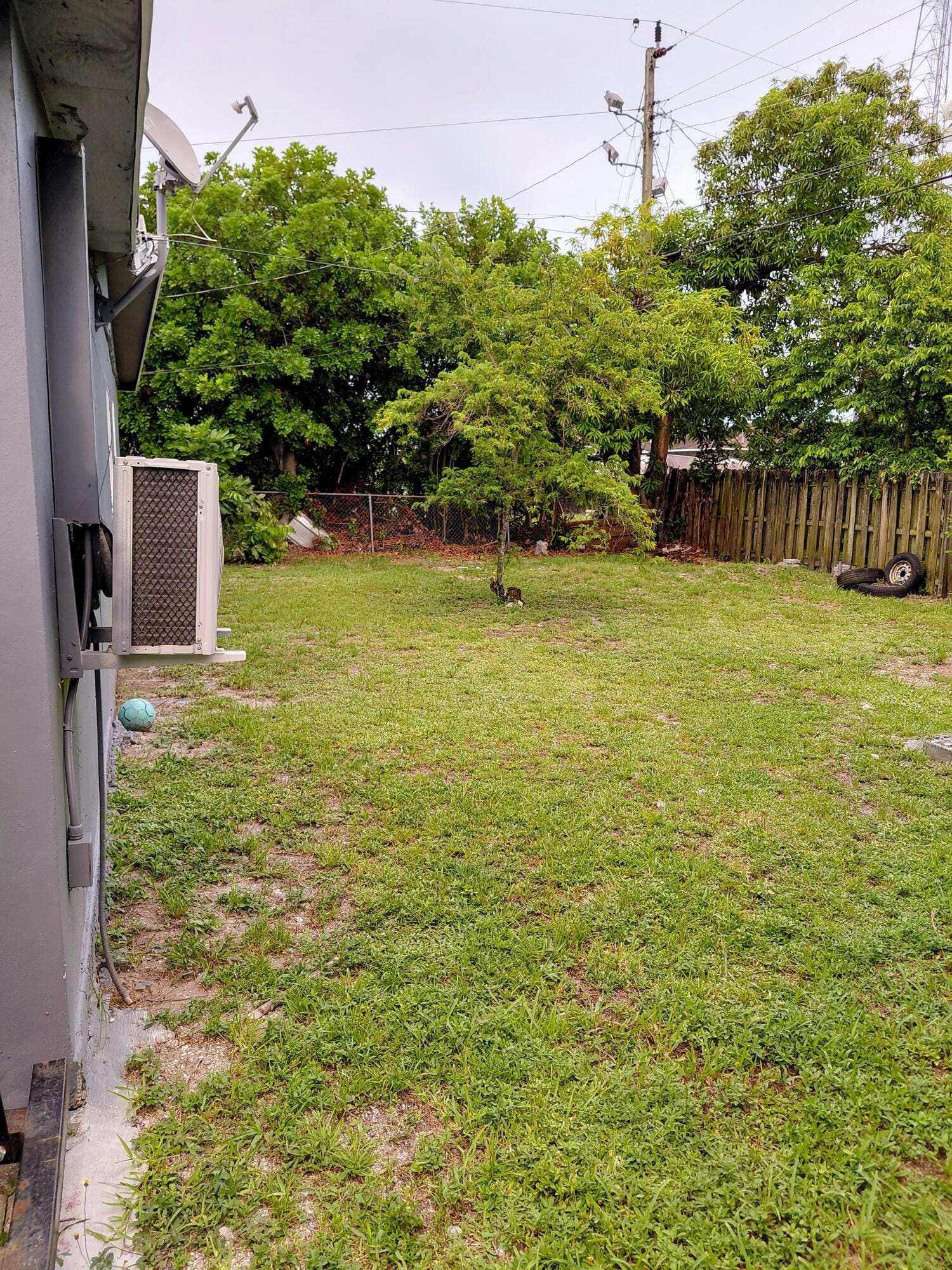 3210 NW 18th Place — photo 2