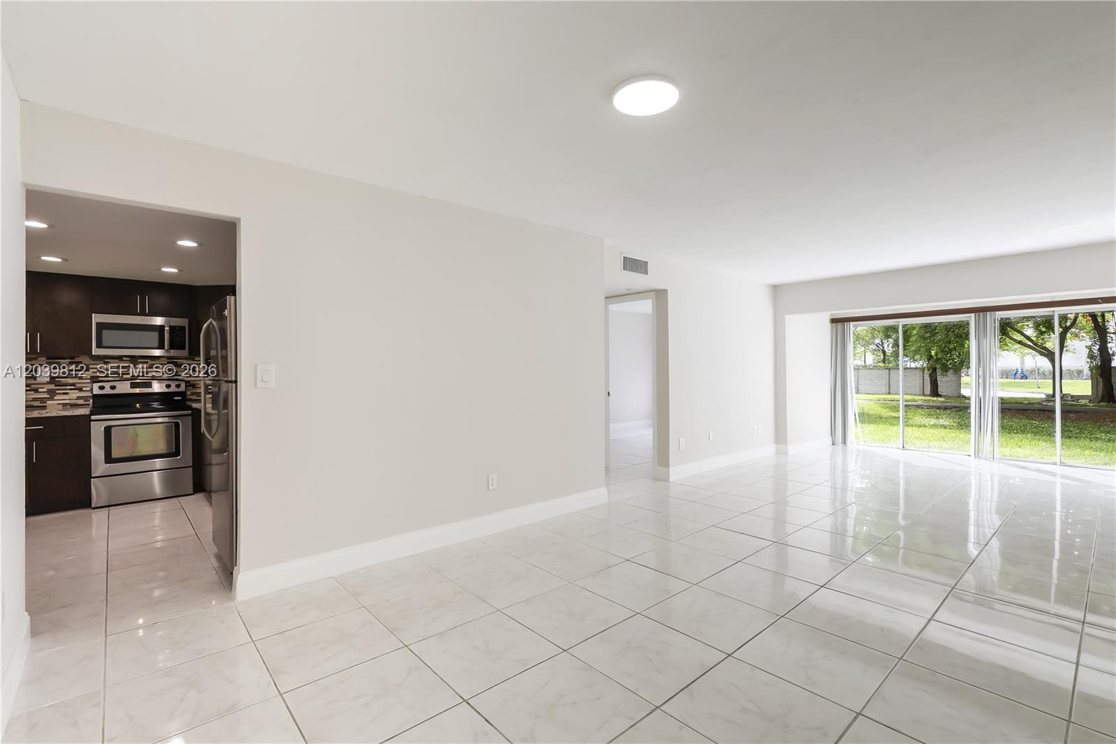 9180 Fontainebleau Boulevard 103, Miami, FL 33172, Miami