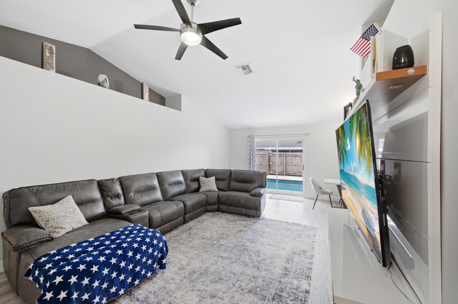 5635 Lake George Place — photo 7