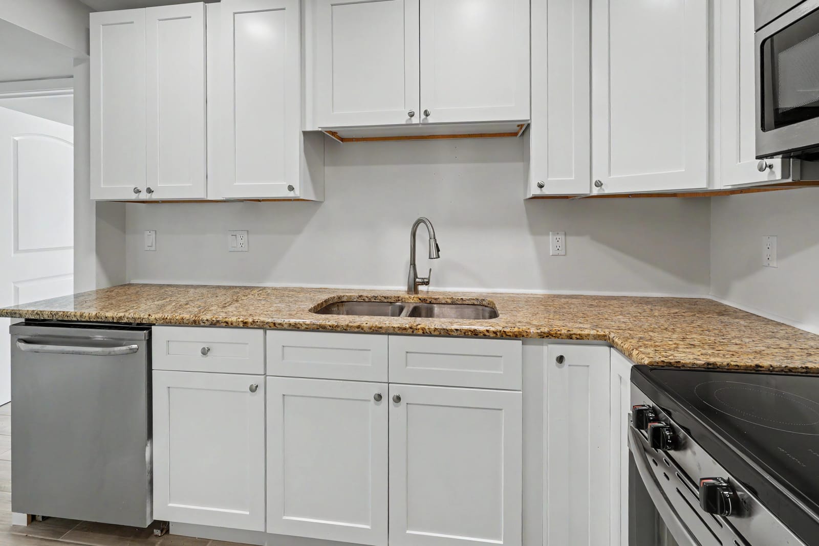 2202 NE 36th Street 17 — photo 3