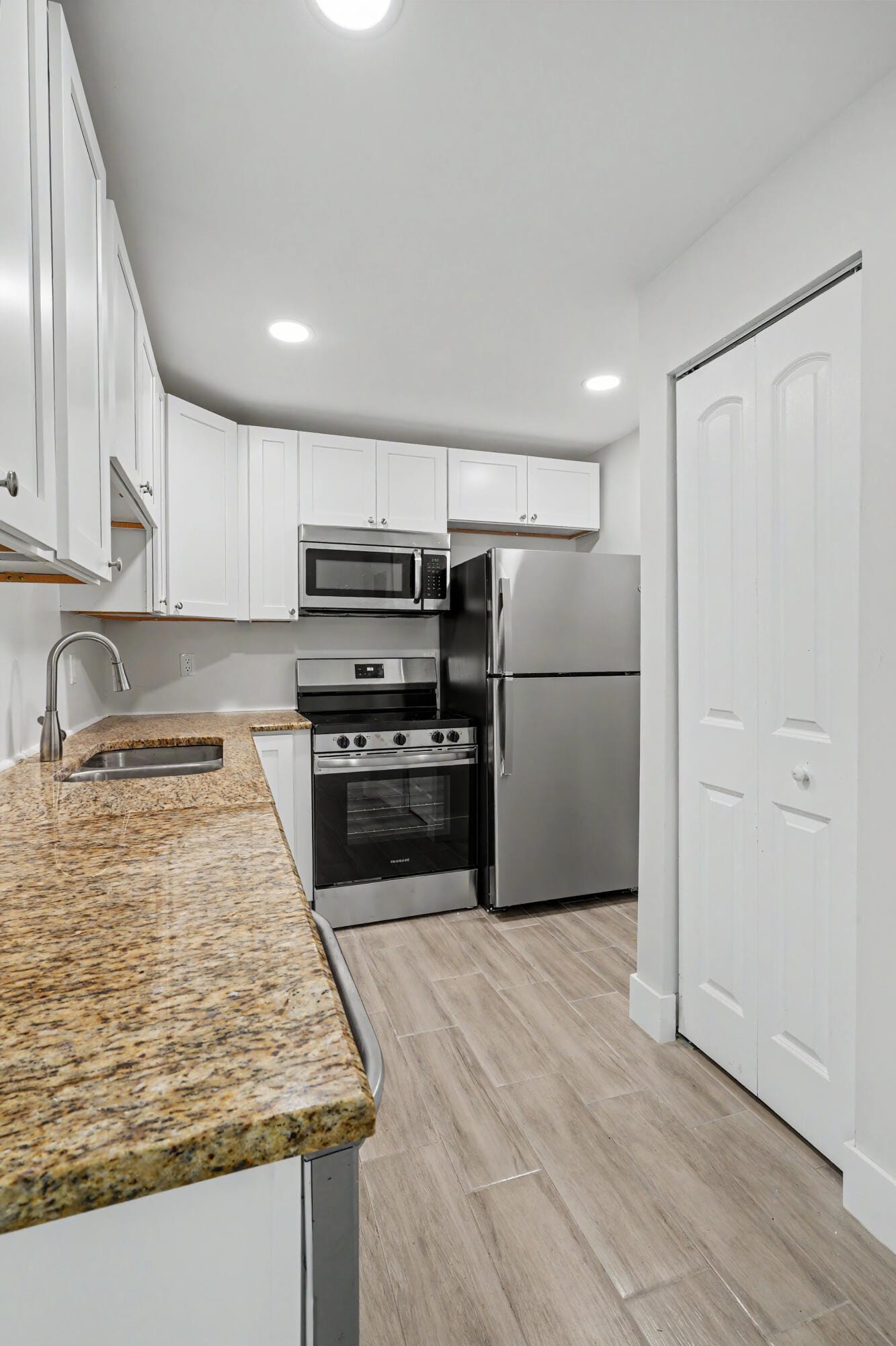 2202 NE 36th Street 17 — photo 5