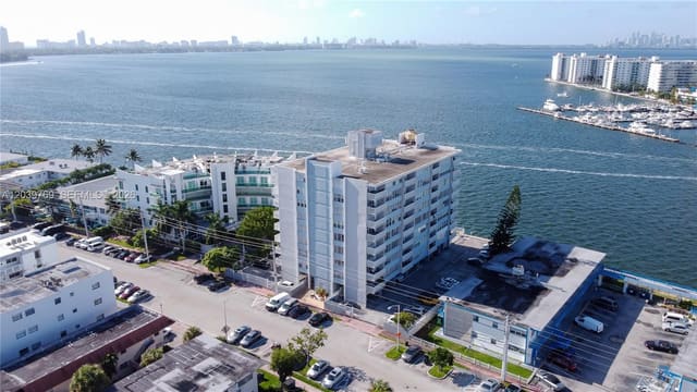 2016 Bay Drive 201, Miami Beach, FL 33141