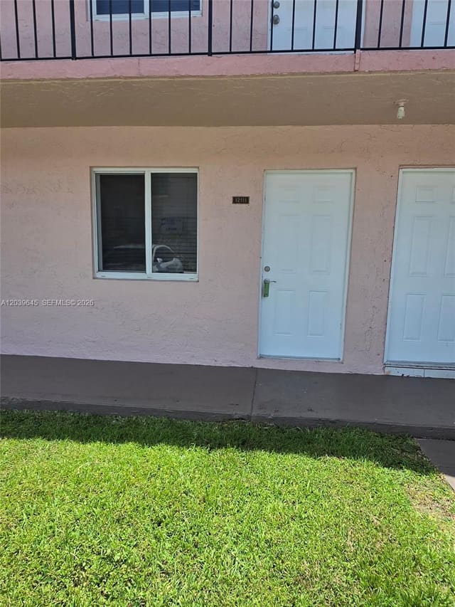 2154 W 60th Street 12111, Hialeah, FL 33016