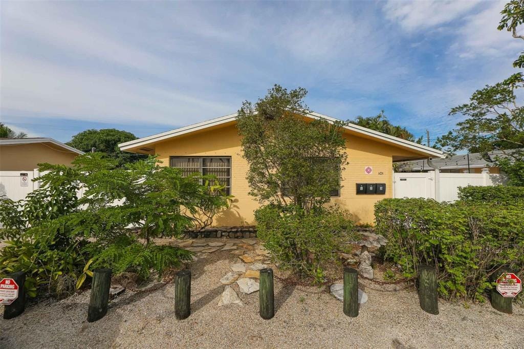 805 NE 40th Street 1-3, Oakland Park, FL 33334