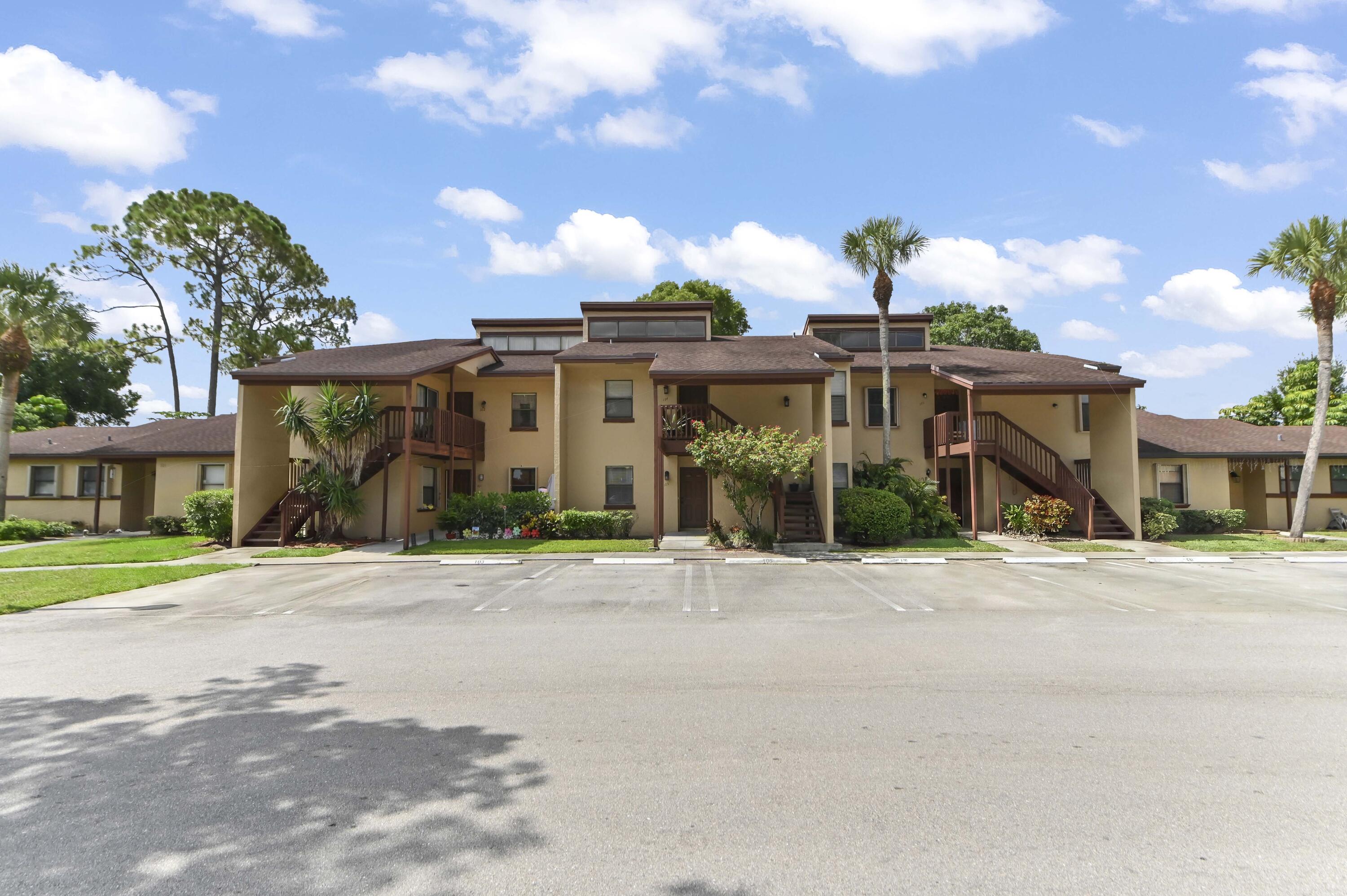 105 Lakeview Drive E, Royal Palm Beach, FL 33411, Royal Palm Beach