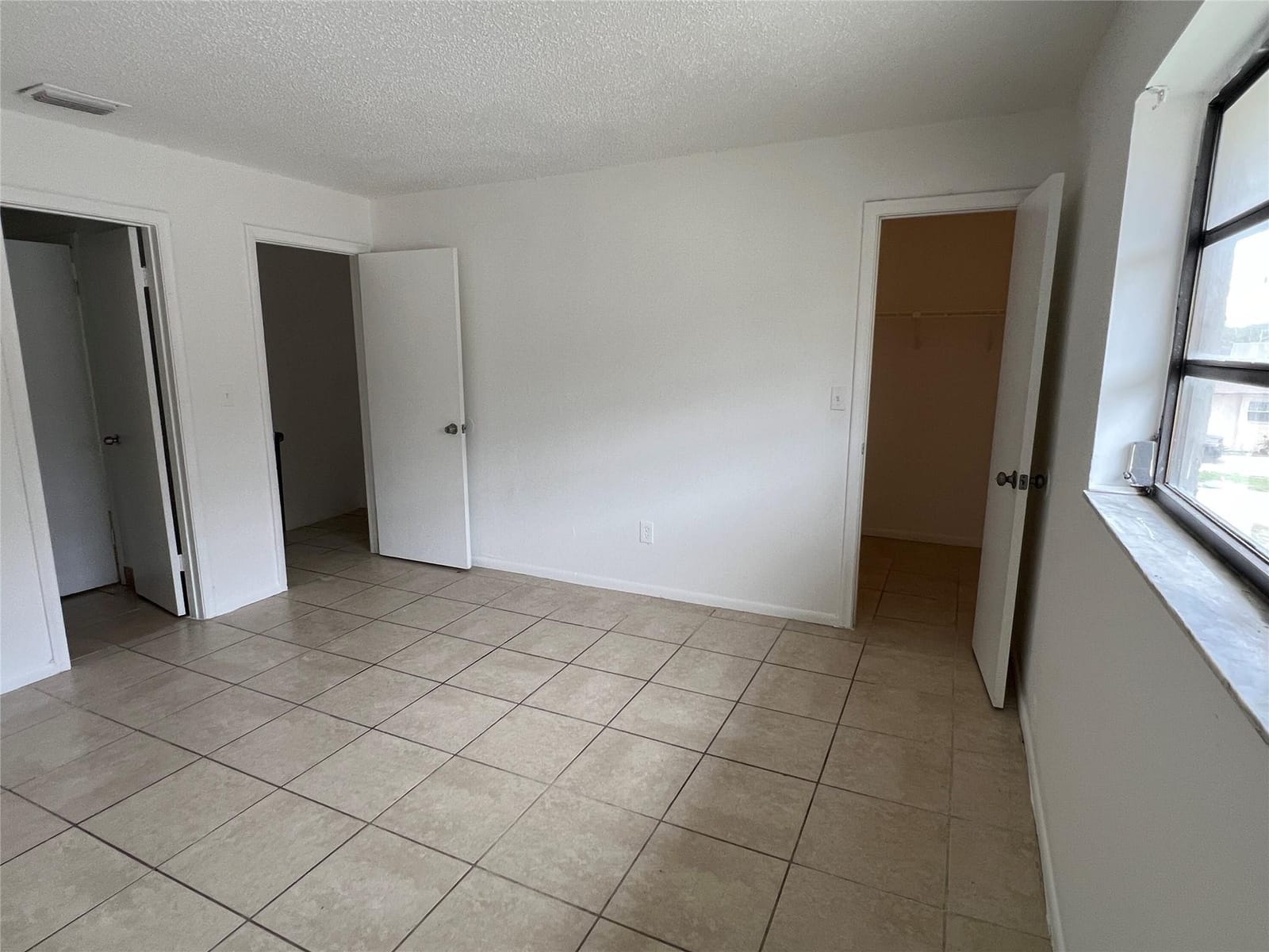 2442 NW 52nd Avenue — photo 8