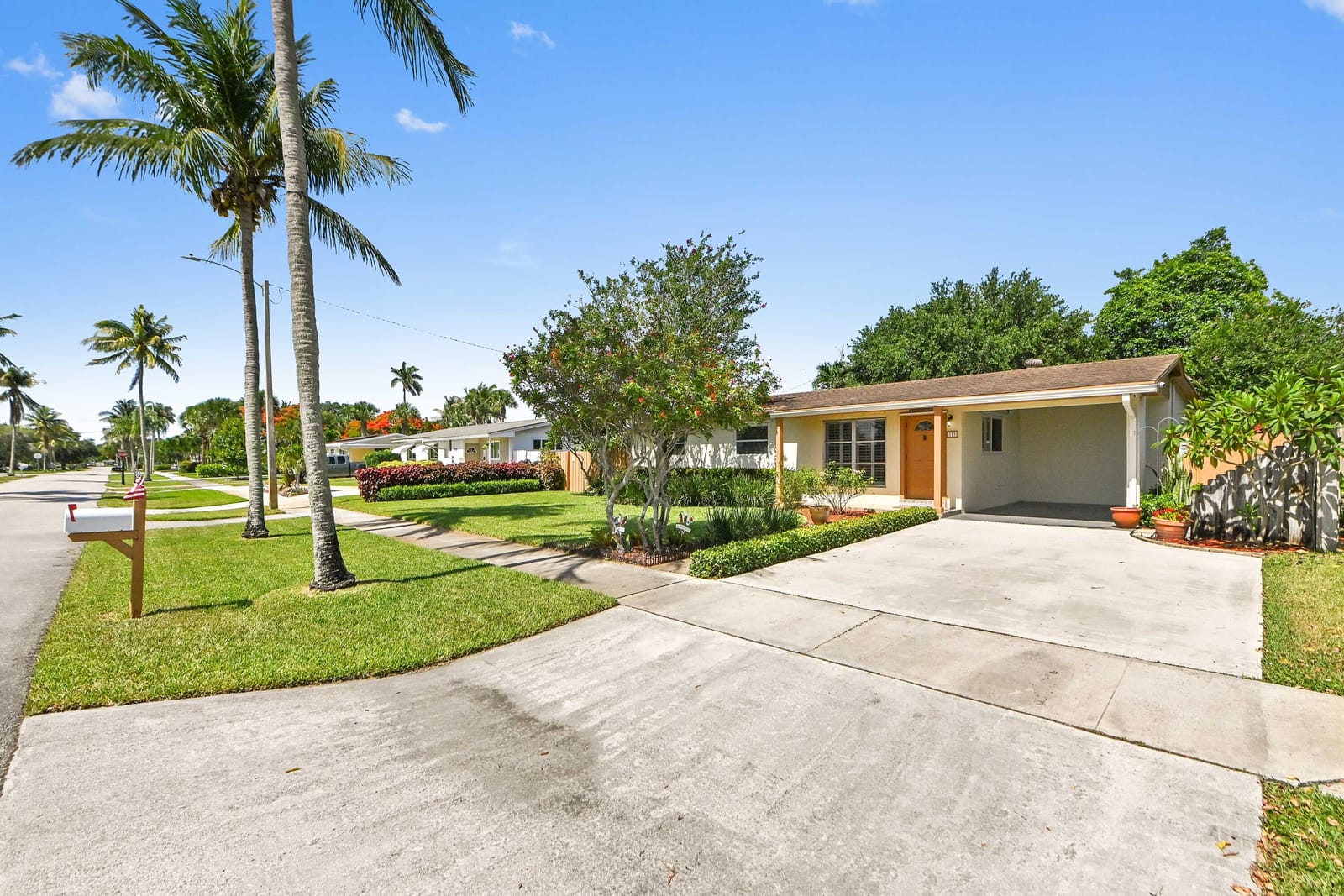 313 Poe Drive — photo 2