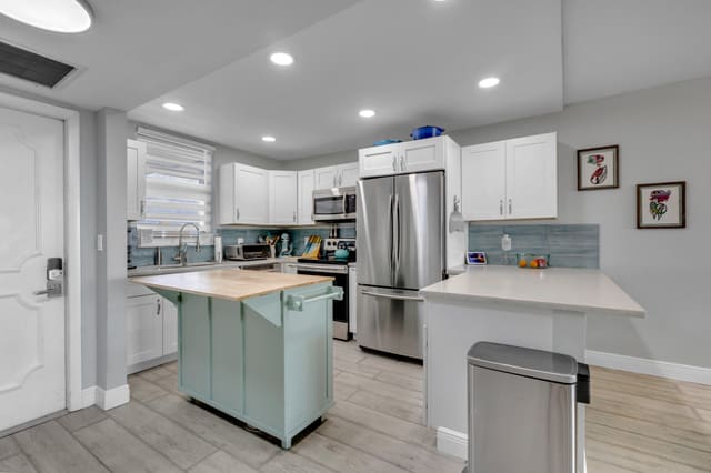 3100 NE 49th Street 503, Fort Lauderdale, FL 33308