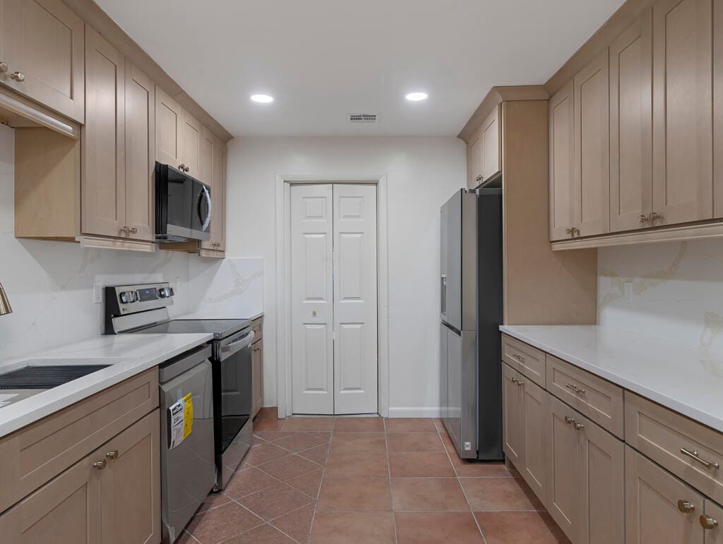 371 W 34th Street, Riviera Beach, FL 33404 photo 6