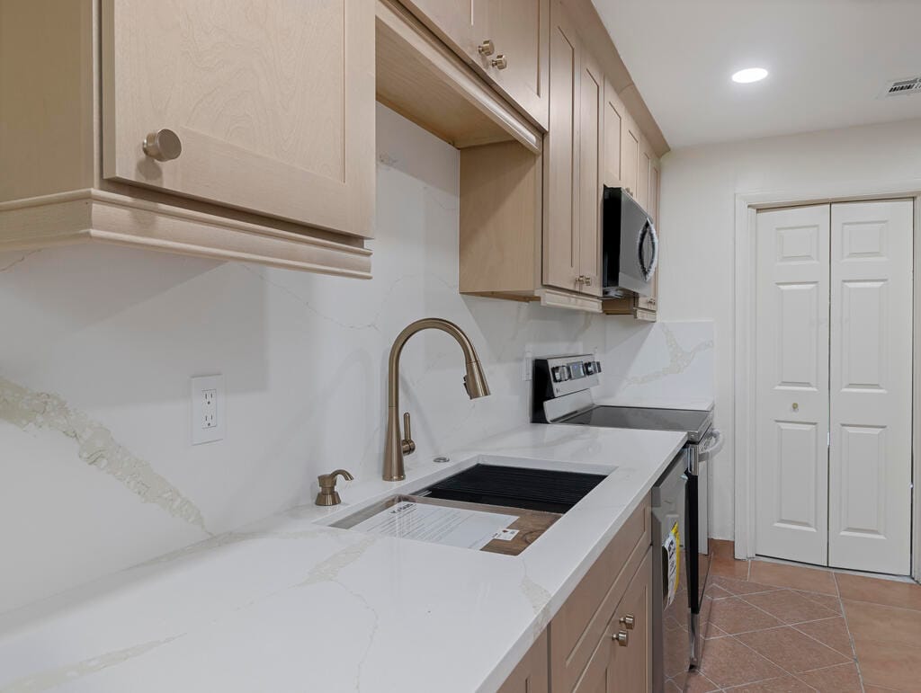 371 W 34th Street, Riviera Beach, FL 33404 photo 8