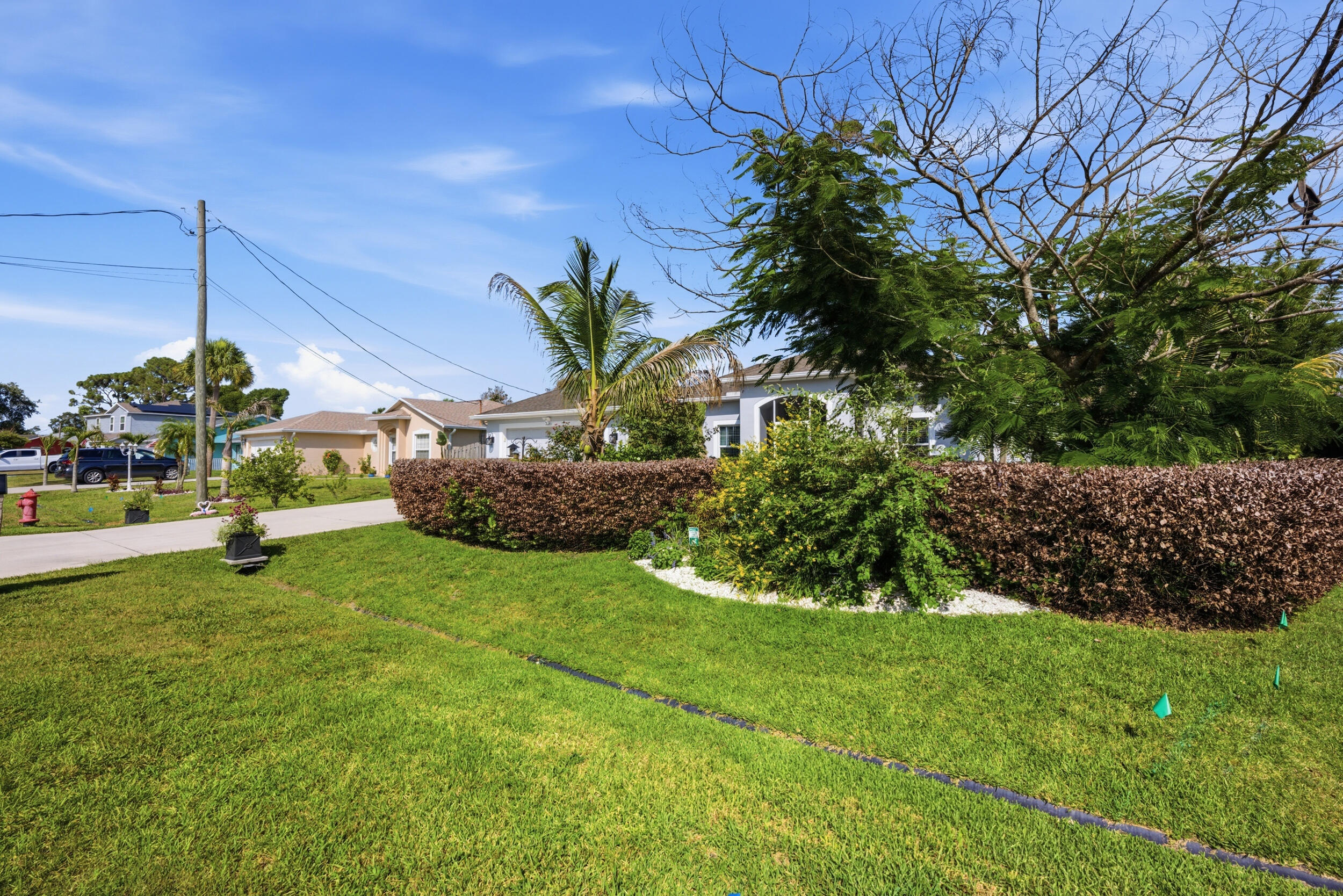 2081 SW Tropical Terrace — photo 3