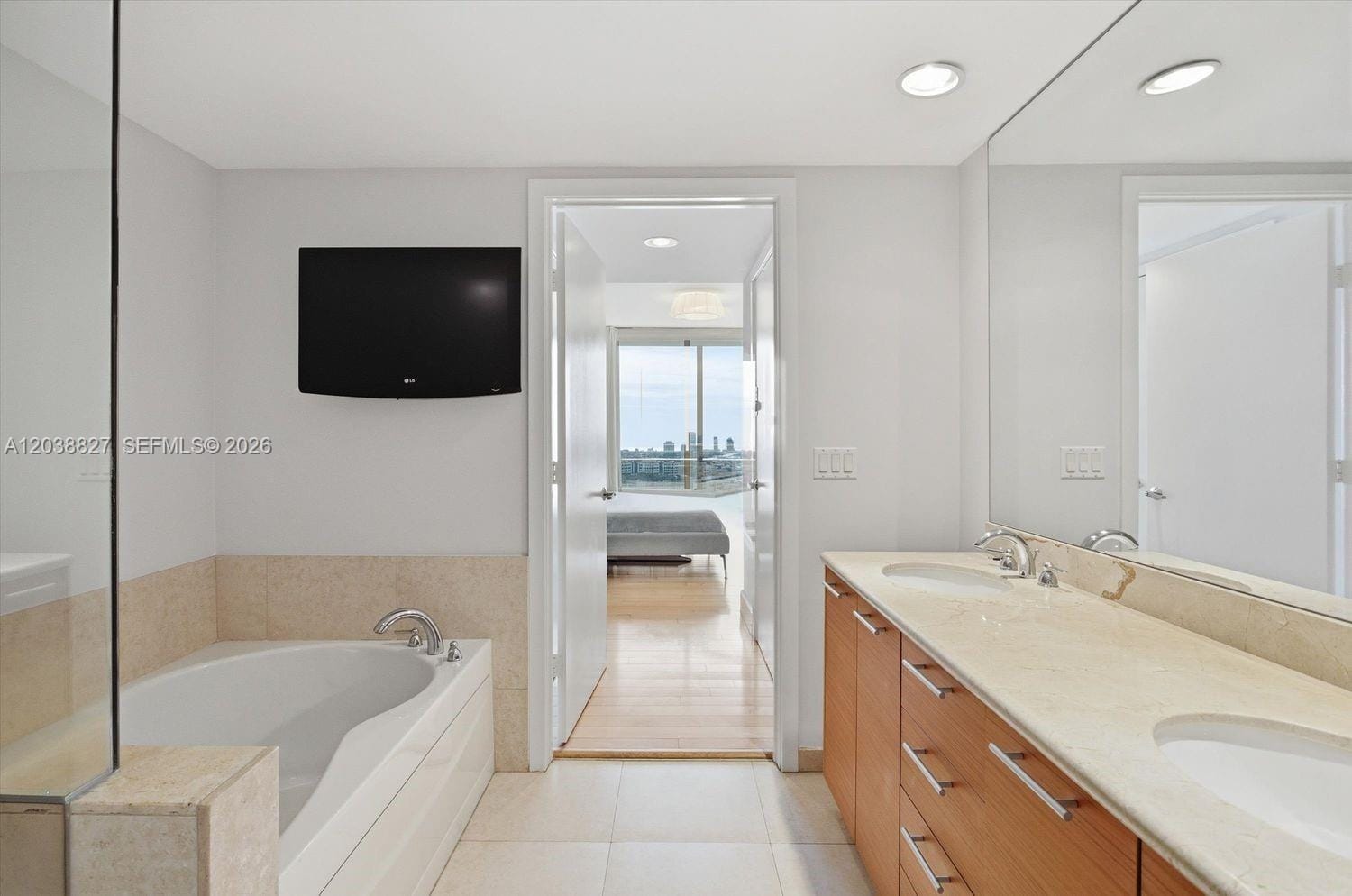 50 Biscayne Boulevard 2510, Miami, FL 33132 photo 17