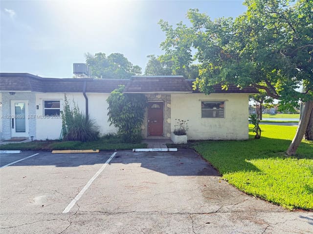 417 SW Natura Avenue A, Deerfield Beach, FL 33441