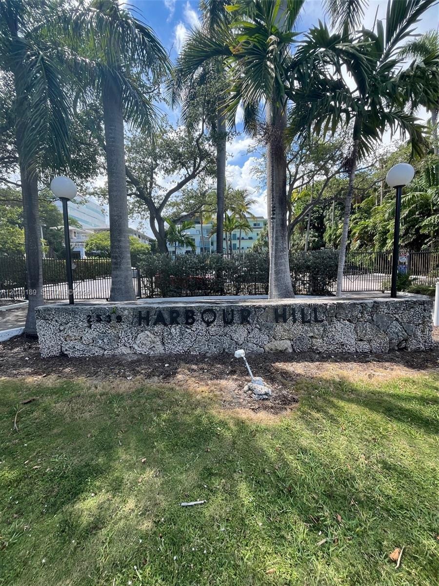 2539 S Bayshore Drive 320A — photo 2