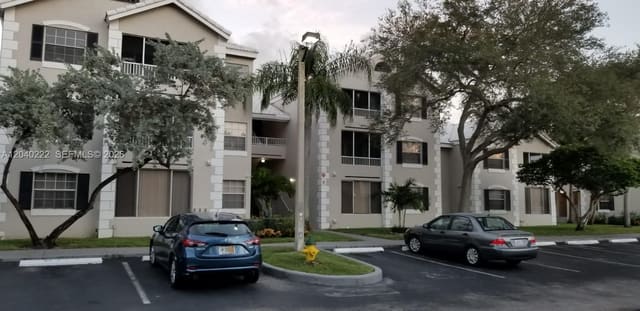 2811 N Oakland Forest Drive 105, Oakland Park, FL 33309