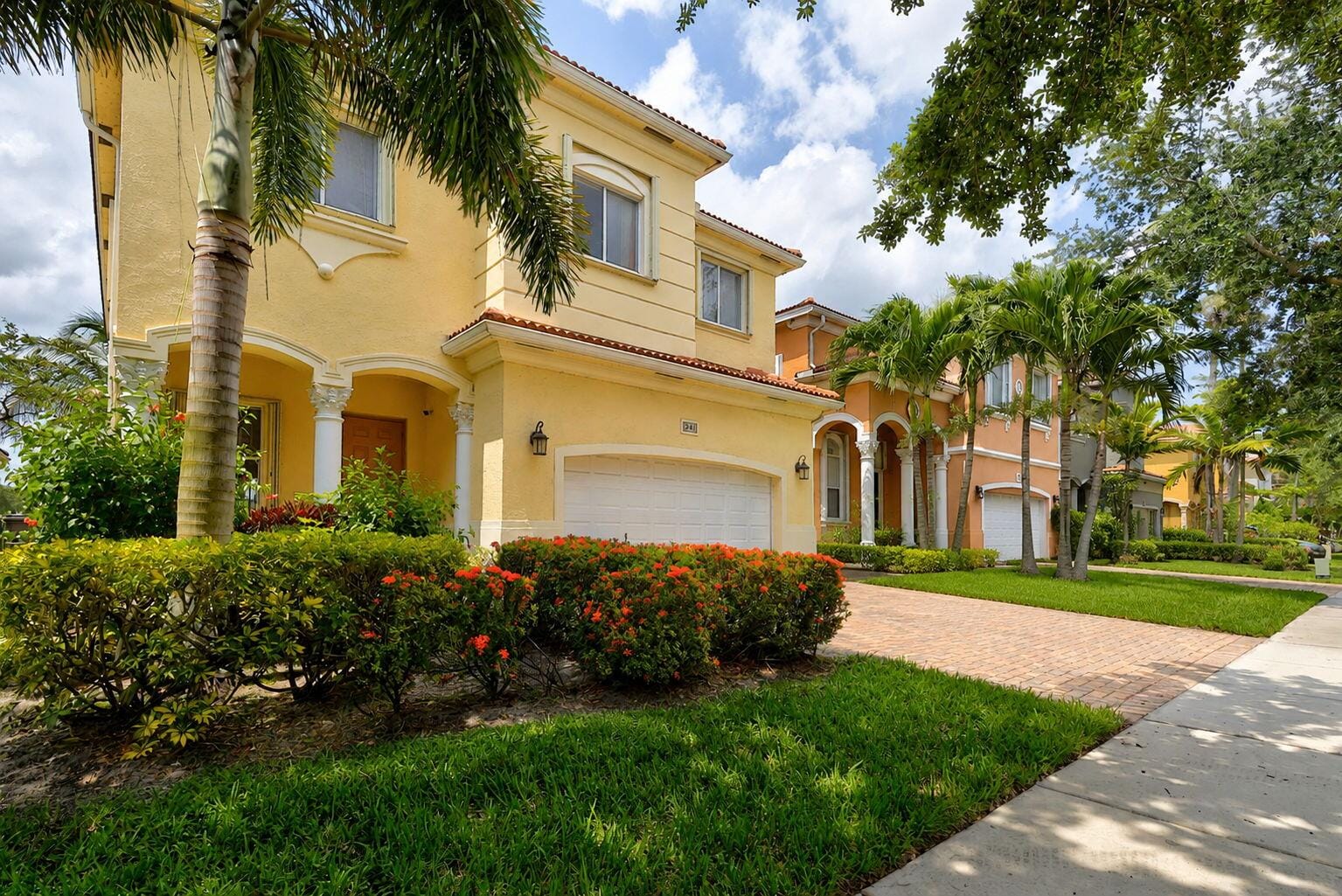 241 Gazetta Way — photo 3