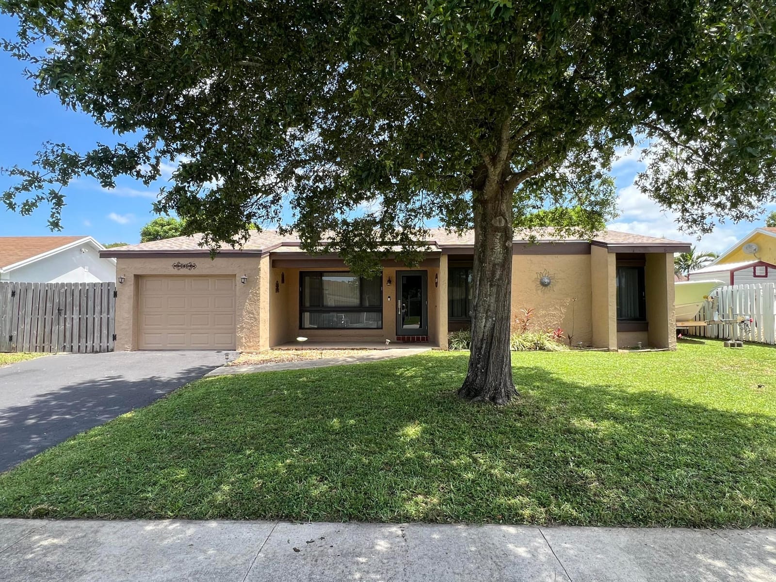 8511 NW 8th Street — photo 3