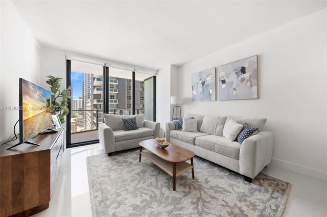 1300 S Miami Avenue 2110, 1300 S Miami Avenue, Miami, FL