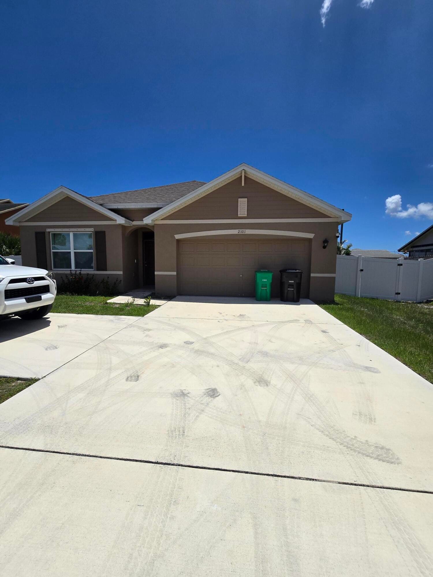 2101 SE Floresta Drive — photo 2