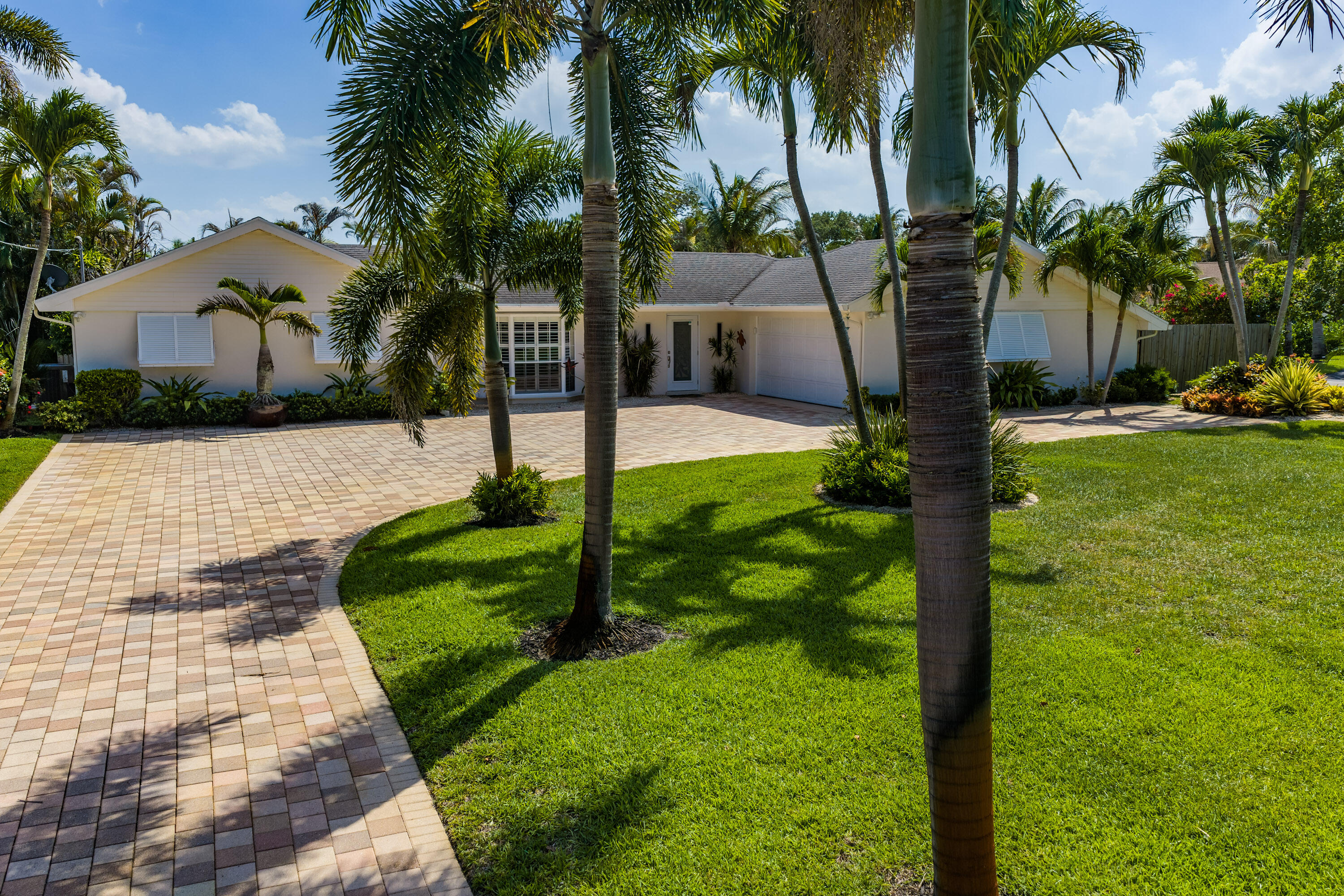 18 Saddleback Road, Tequesta, FL 33469, Tequesta