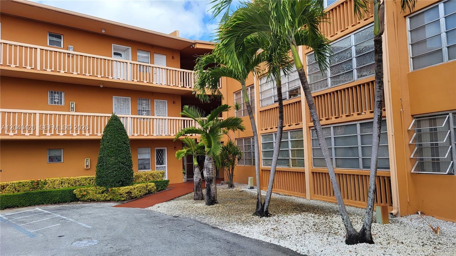 1591 NE Miami Gardens Drive 306 — photo 3