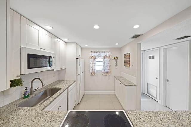 100 Berkley Road 109, Hollywood, FL 33024