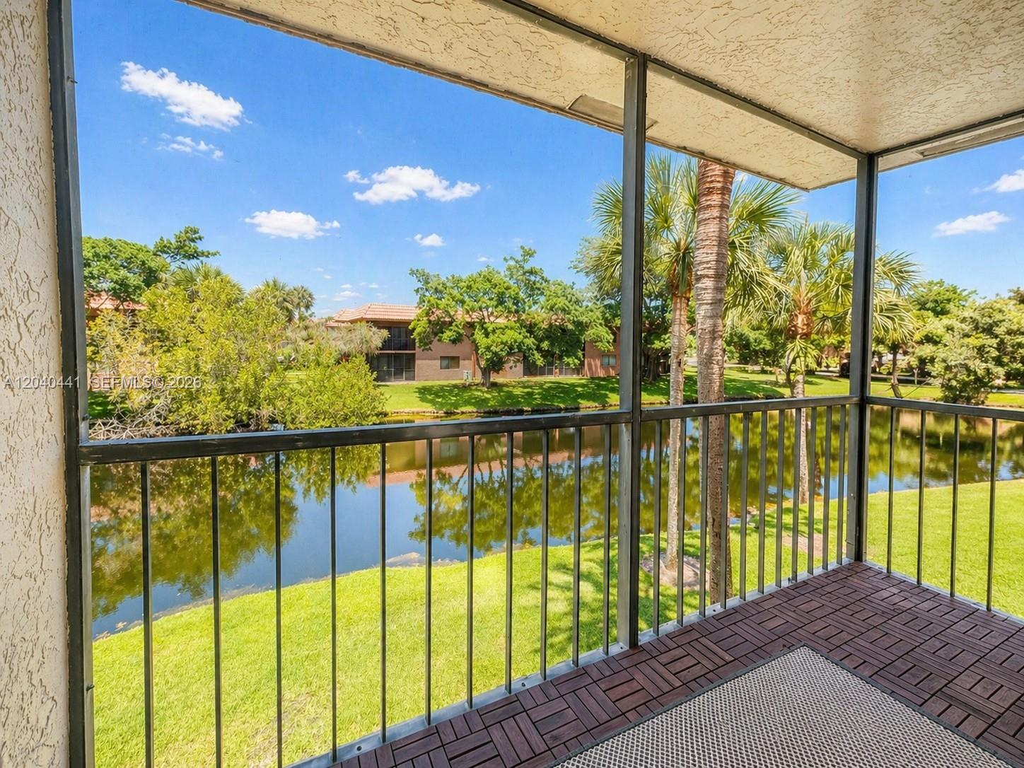305 Lakeview Drive 204, Weston, FL 33326, Weston