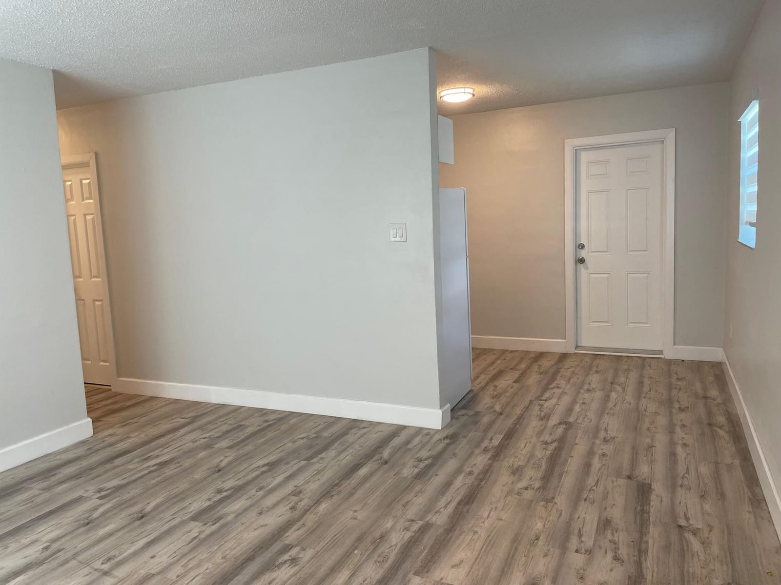 630 N 69th Avenue — photo 3