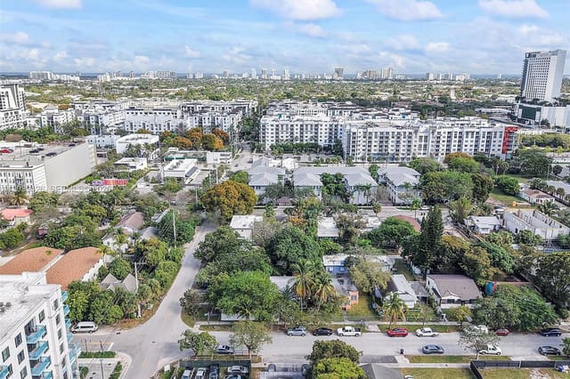 100 NE 5th Street, Fort Lauderdale, FL 33301