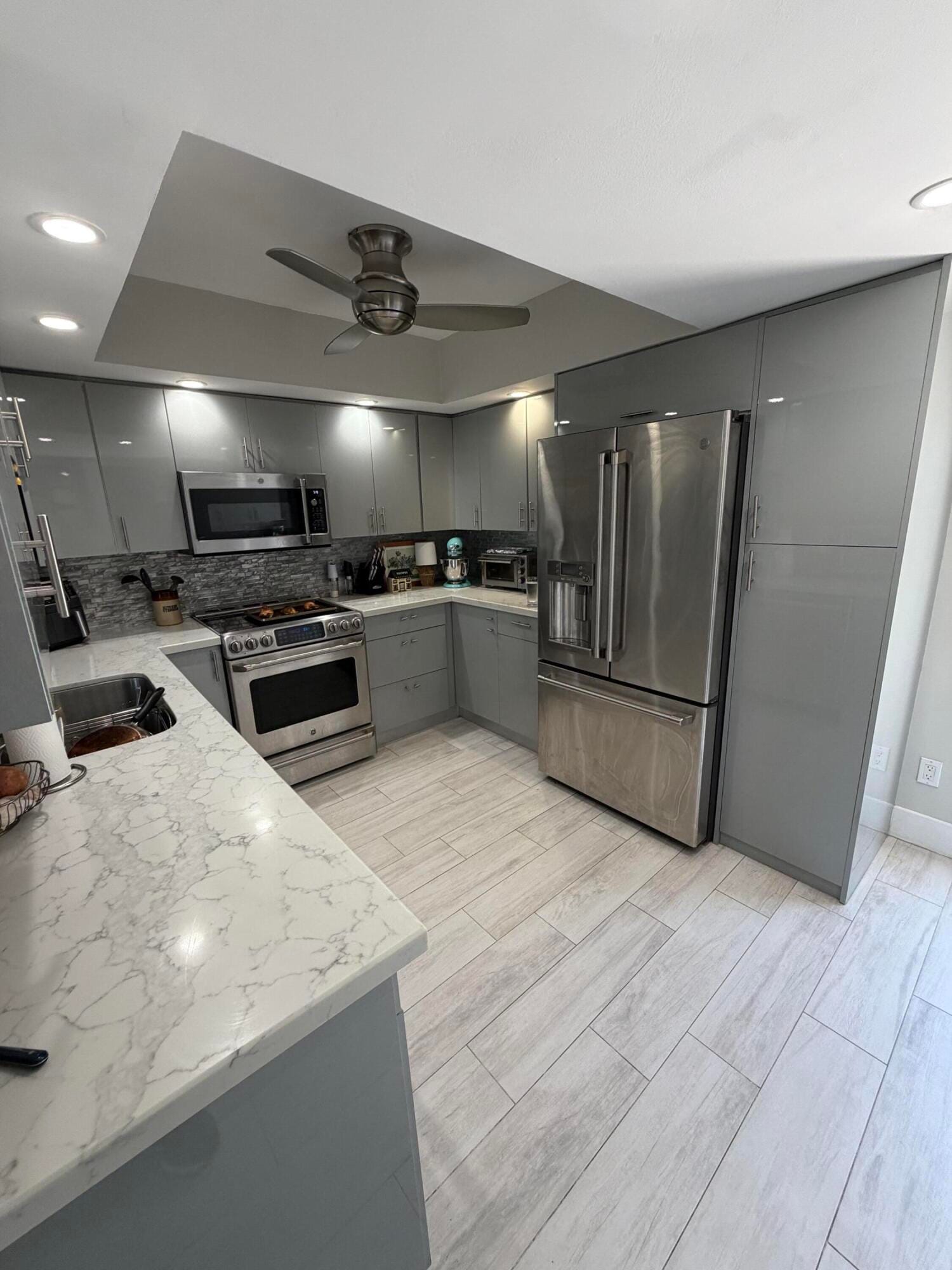 806 NW 41st Court . — photo 12
