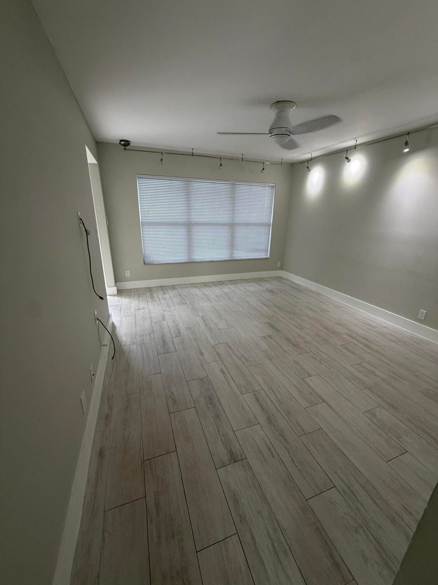 806 NW 41st Court . — photo 3