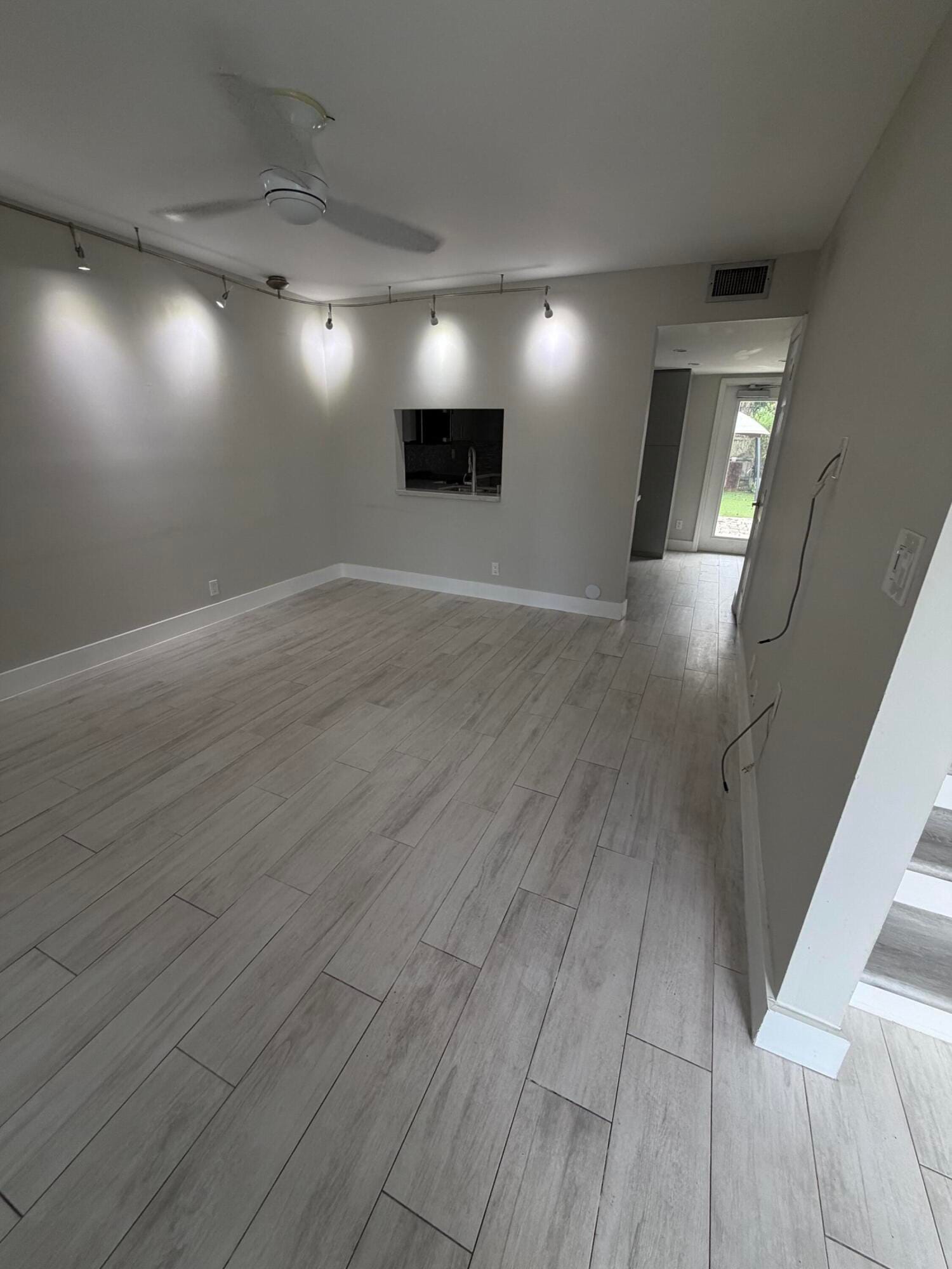 806 NW 41st Court . — photo 4